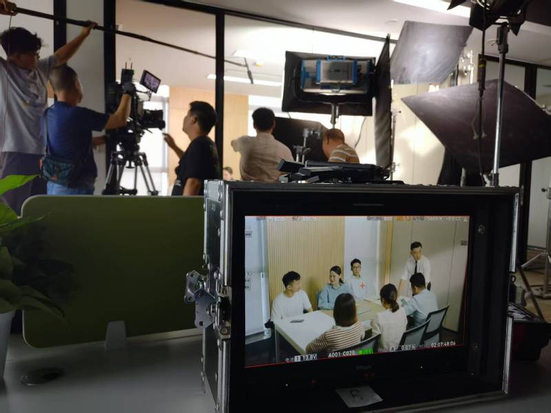 日喀则市TVC拍摄公司：科技产品视觉化大师，诠释未来感与功能美学